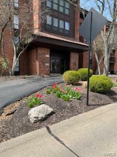 Property Photo: 585 Coeur De Royale Drive 108 MO 63141