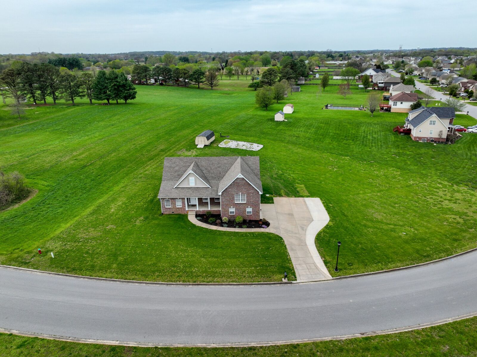 Property Photo: 916 Glenhurst Way TN 37040