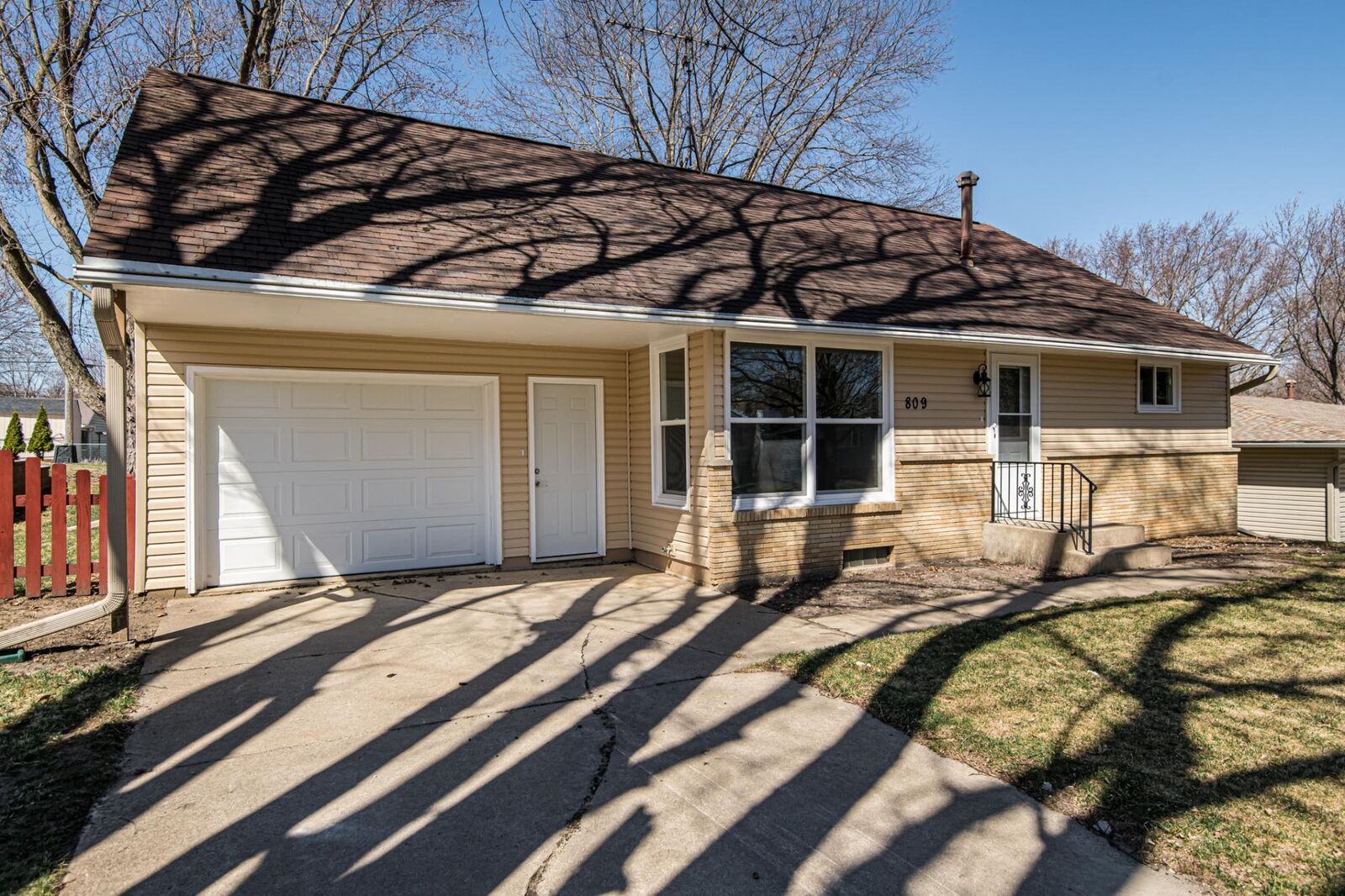 Property Photo:  809 1st Avenue NW  MN 55920 