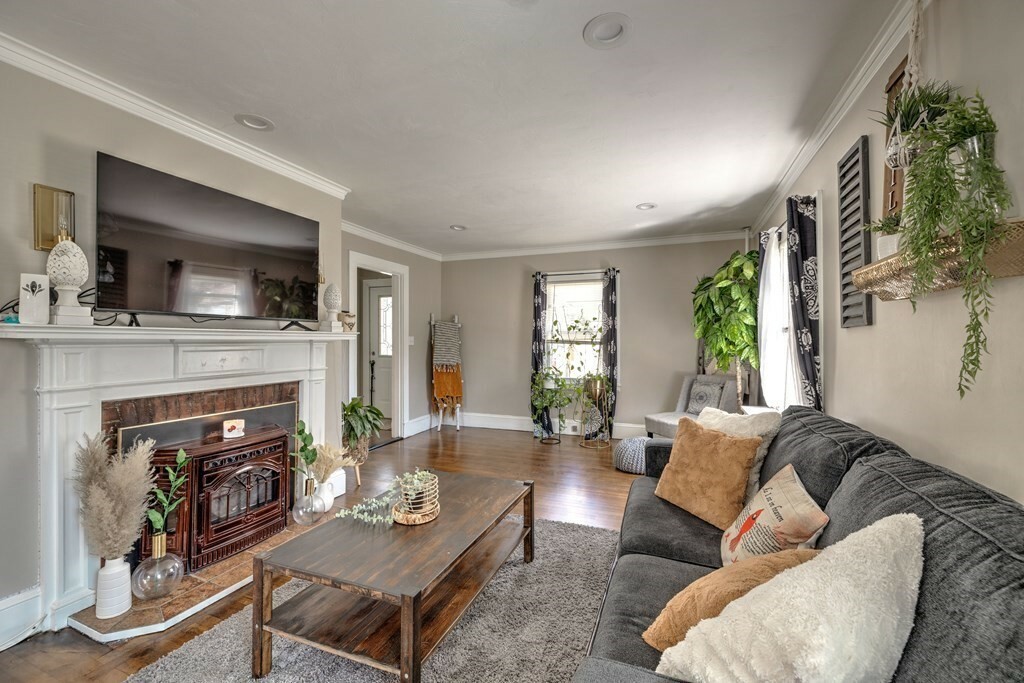 Property Photo: 15 Maple St MA 01550