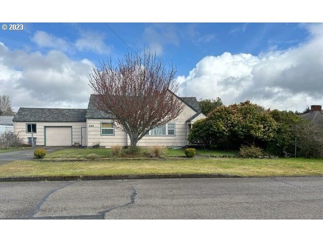 Property Photo:  636 Laurel St  OR 97439 