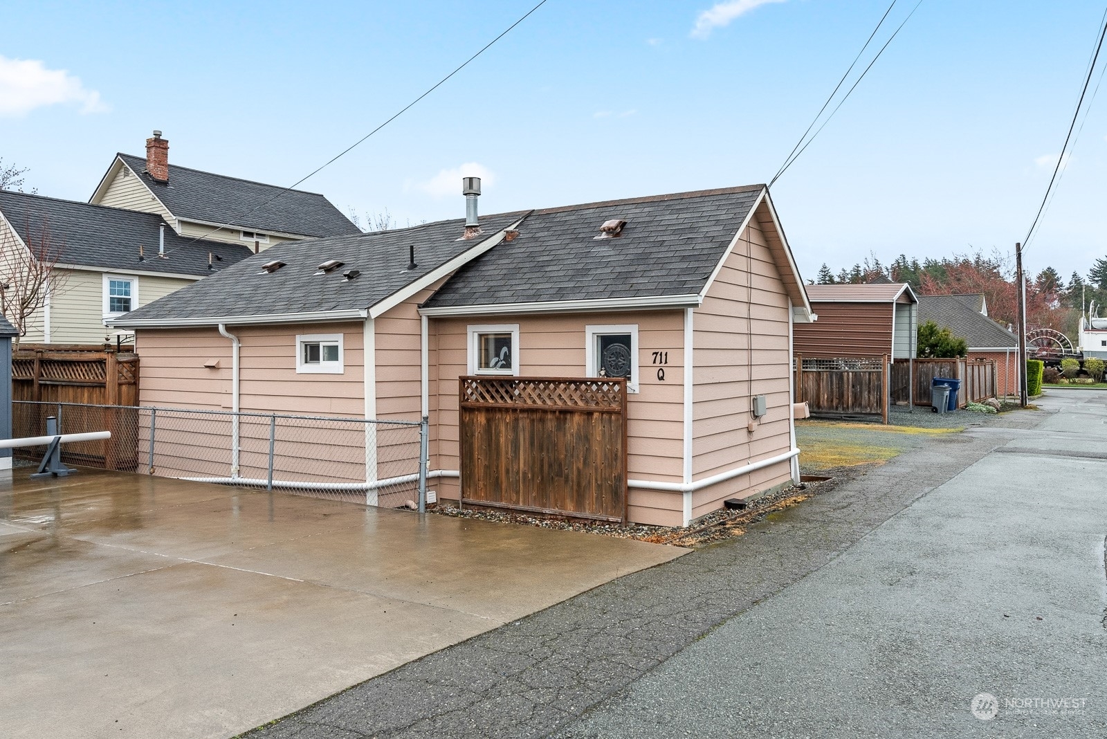 Property Photo:  711 Q Avenue  WA 98221 