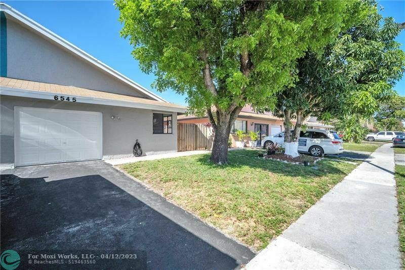 6545 Harbour Rd  North Lauderdale FL 33068 photo
