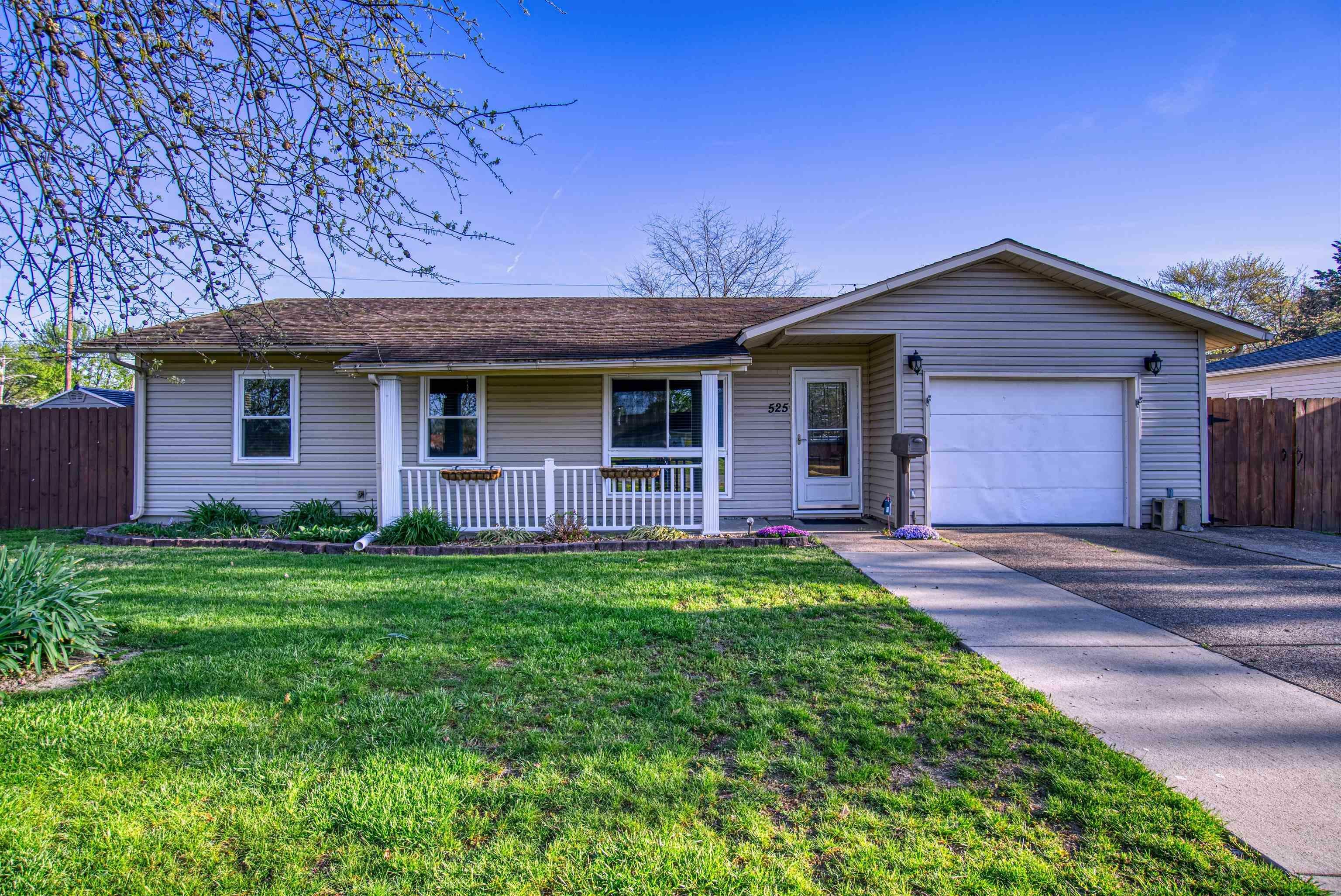 Property Photo: 525 Sheridan Road IN 47710
