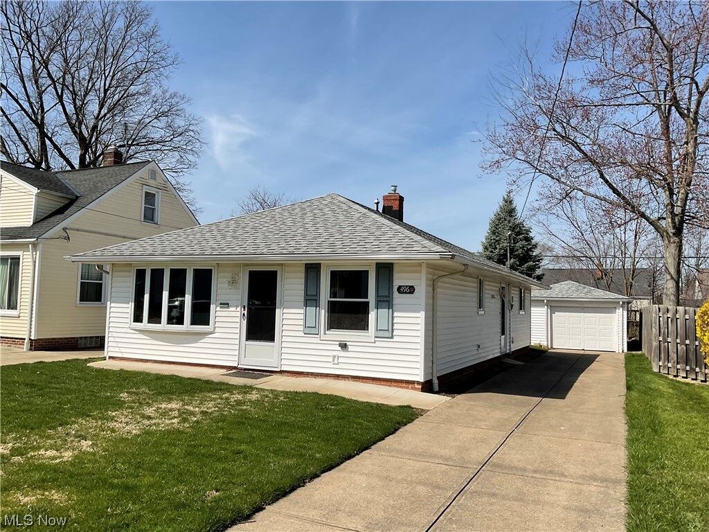 Property Photo:  496 E 300th Street  OH 44095 