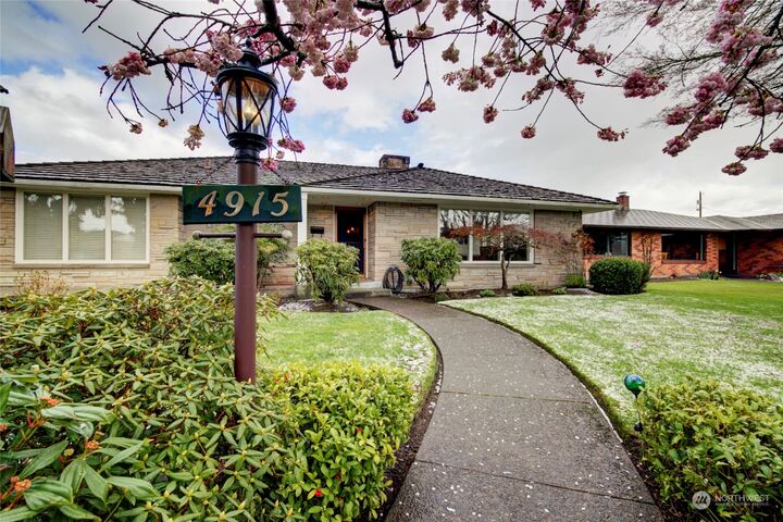 Property Photo:  4915 Rucker Avenue  WA 98203 