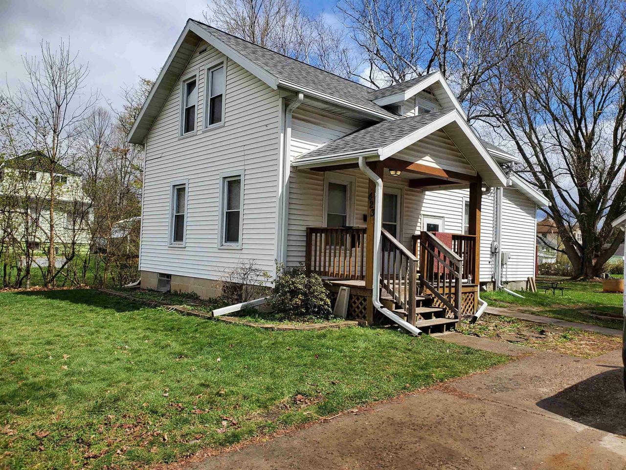 Property Photo:  423 Ellinwood Ave  WI 53959 