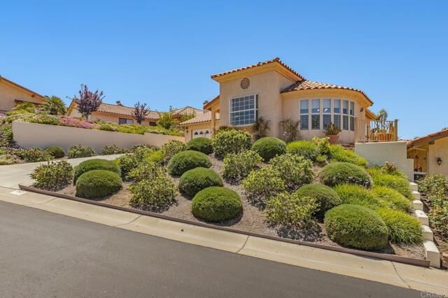 Property Photo:  1141 Crescent Bend Place  CA 92028 