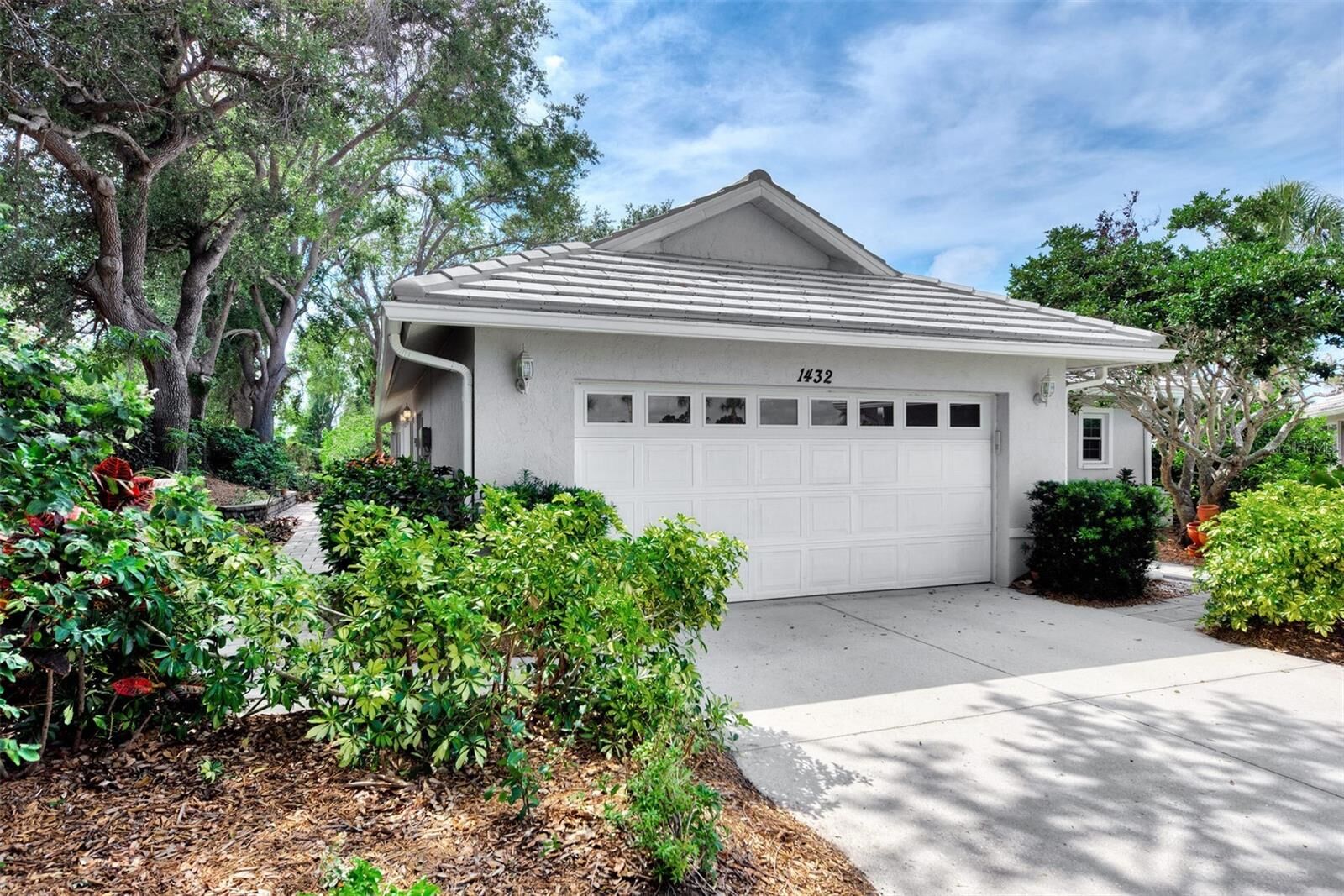 Property Photo: 1432 Colony Place FL 34292