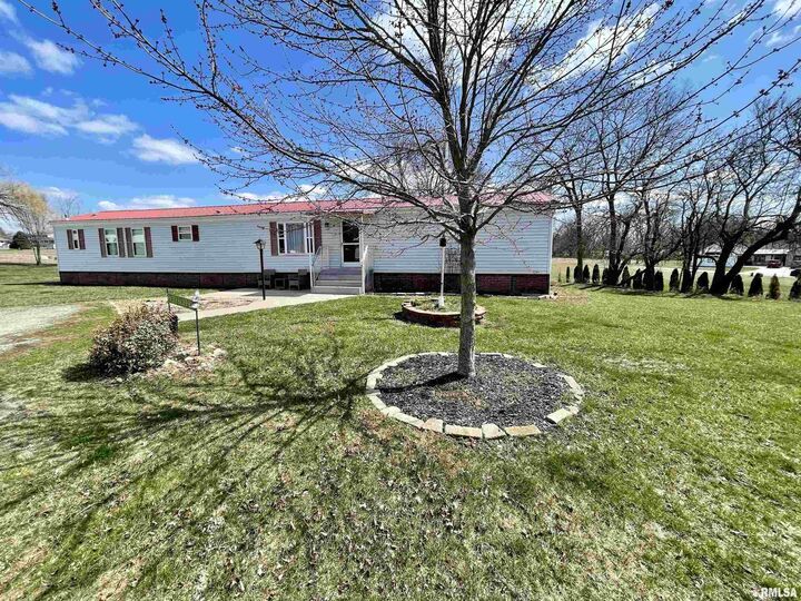 143 Enchanted Gardens 143  Eureka IL 61530 photo