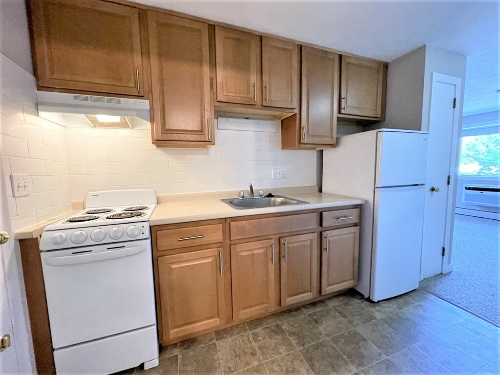 Property Photo: 17 Burlington Street 4 MA 01801