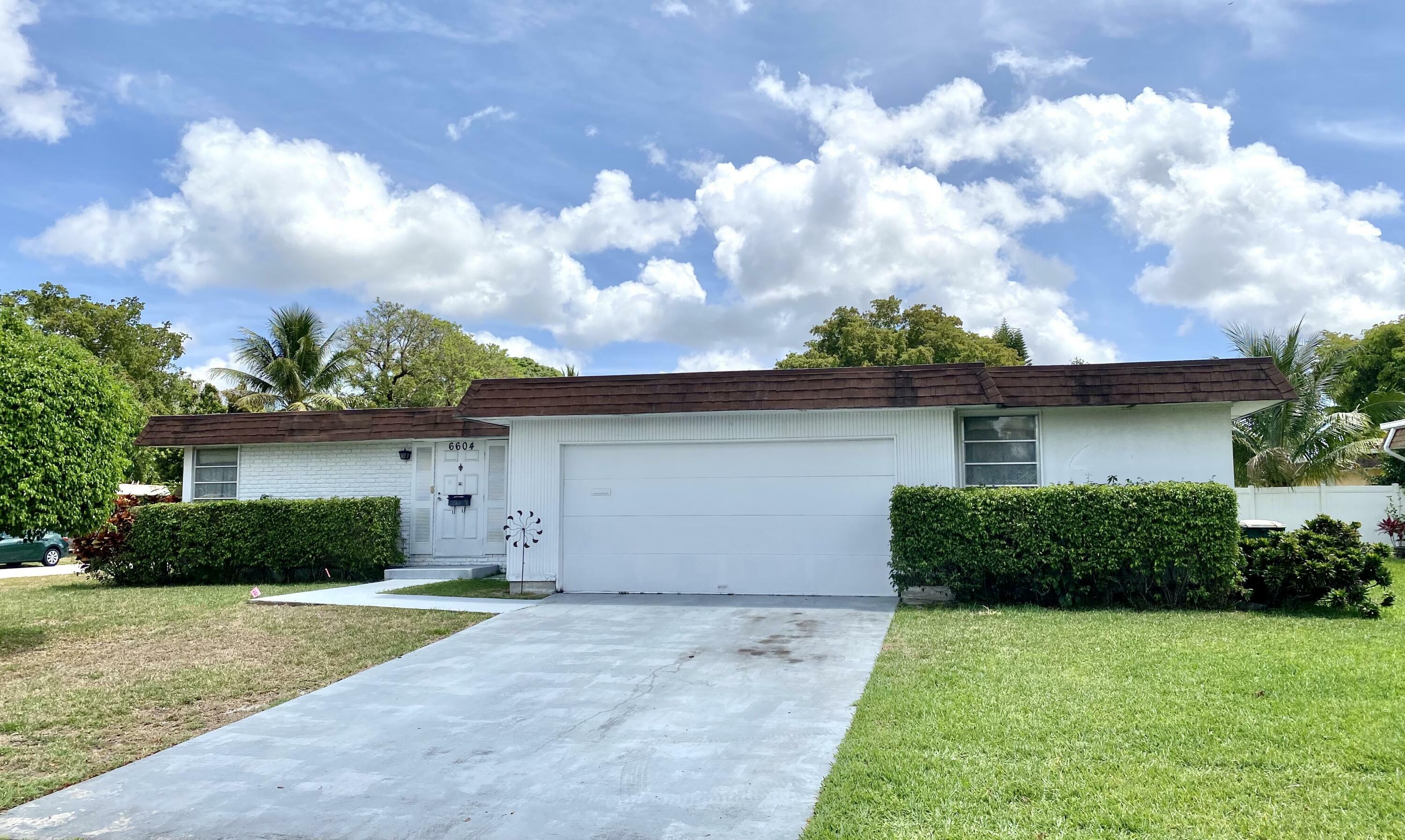 Property Photo:  6604 Brookwood Boulevard W  FL 33321 