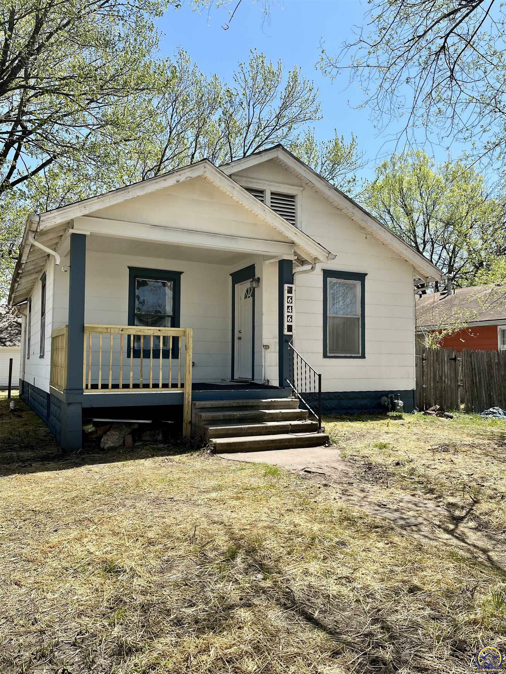 Property Photo:  646 NE Chester Ave  KS 66616 