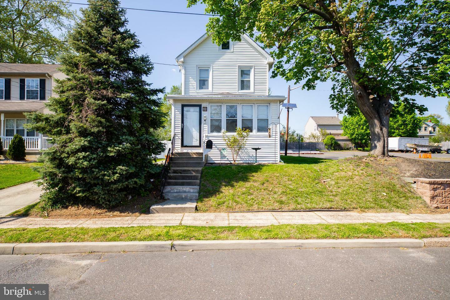 Property Photo:  21 E 2nd Avenue  NJ 08078 