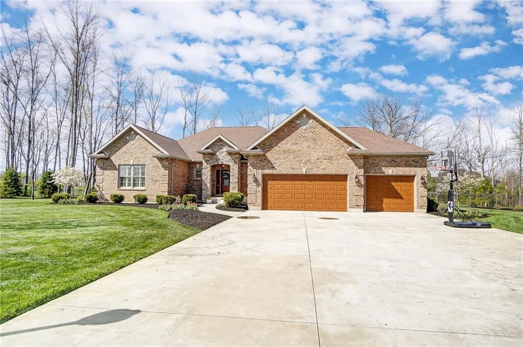 Property Photo: 1228 Walton Court OH 45373