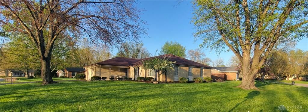 Property Photo: 390 Edgebrook Drive OH 45459