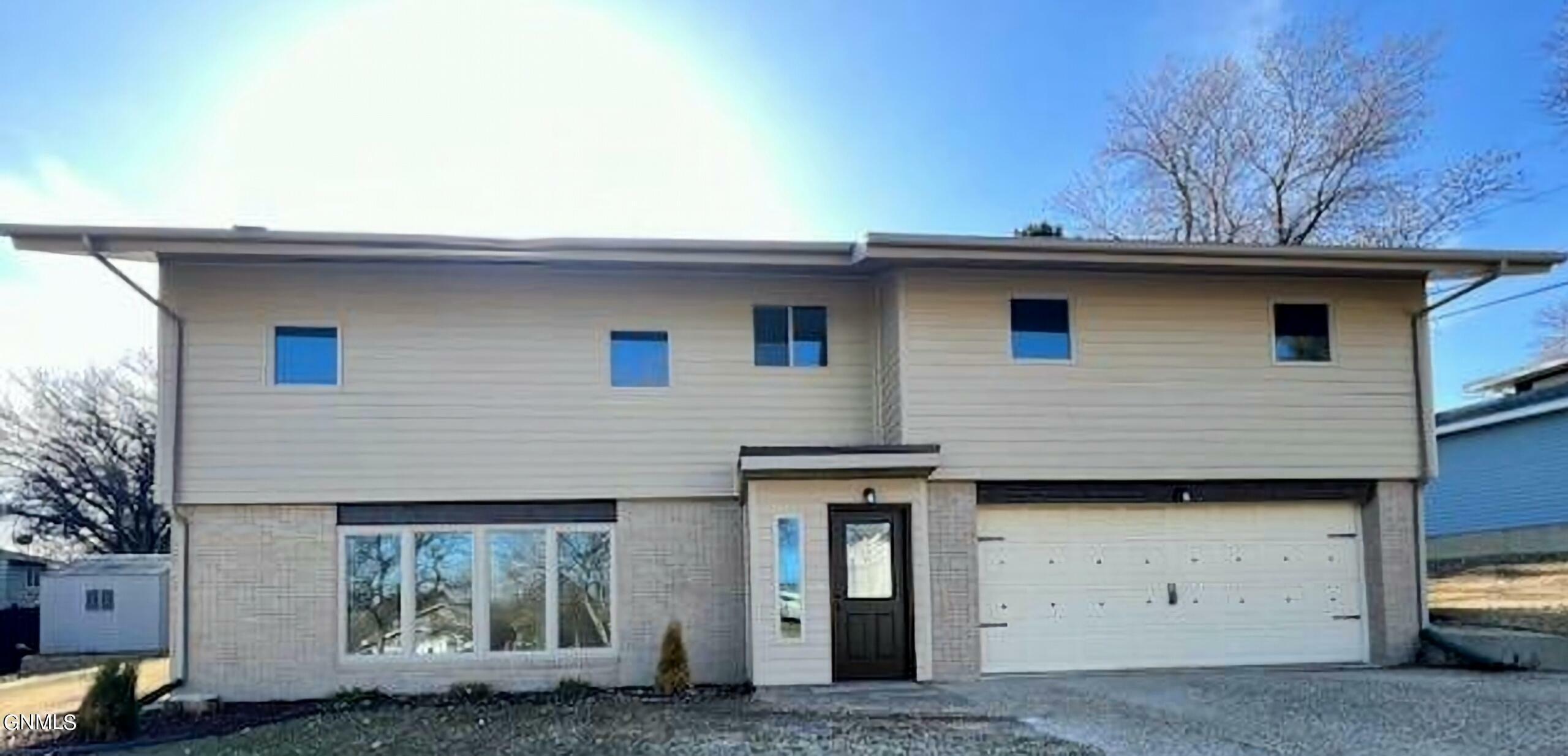 Property Photo:  1003 Harrison Drive NW  ND 58703 