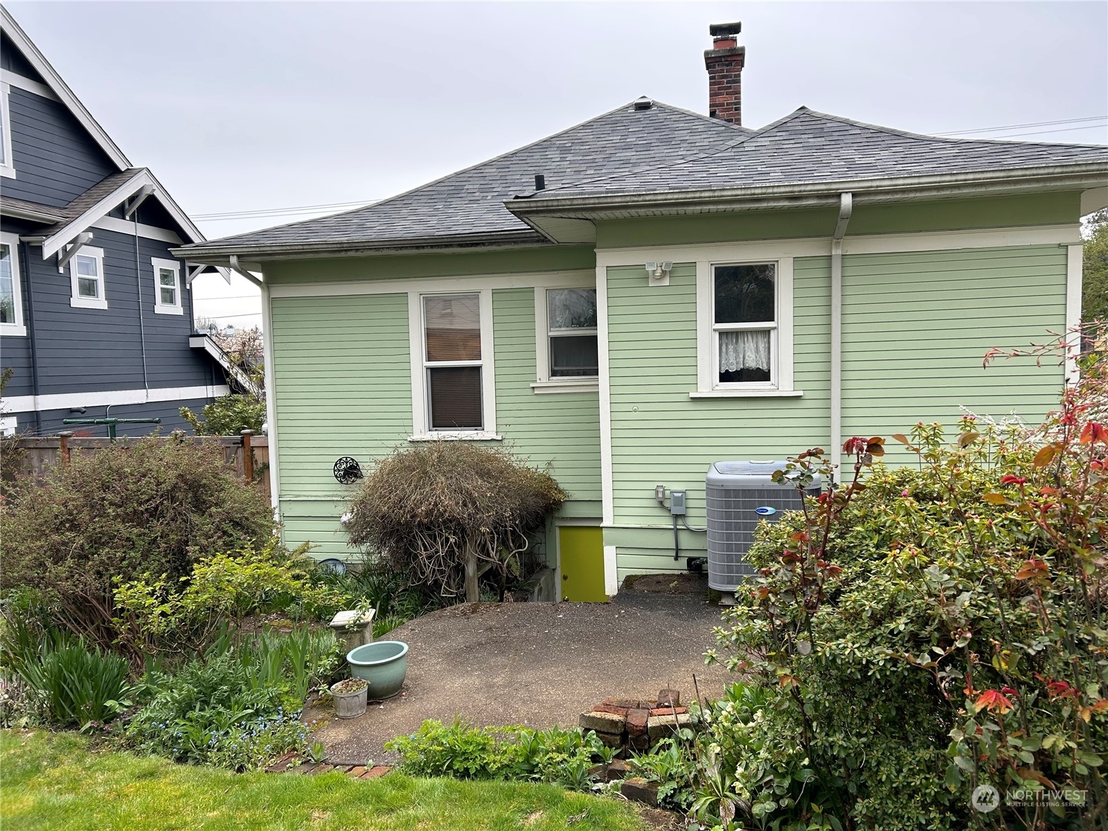 Property Photo: 6313 4th Avenue NE WA 98115