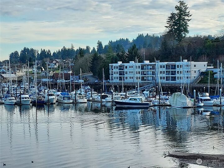 Property Photo:  3901  Harborview Drive B-26  WA 98332 