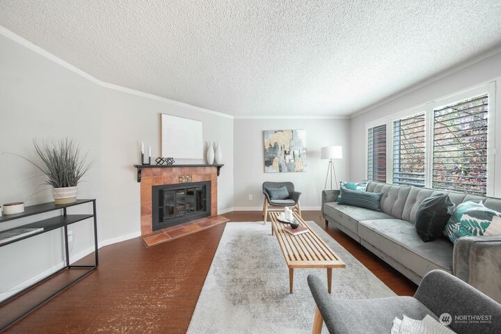 Property Photo:  8945 Ravenna Avenue NE  WA 98115 