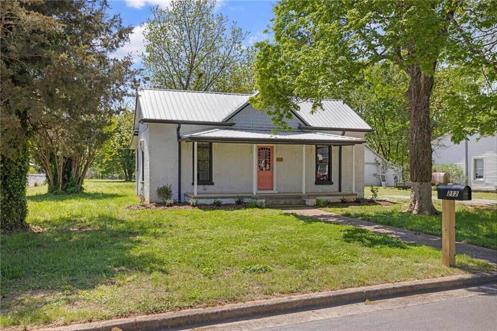 Property Photo: 212 Guthrie Street NC 27253