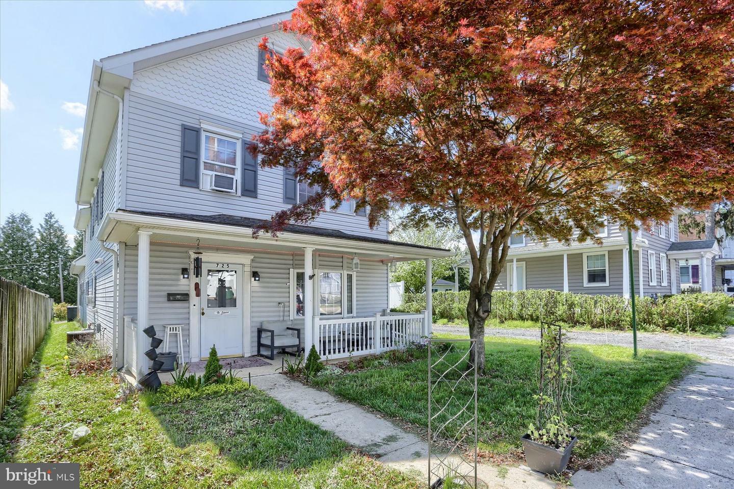 Property Photo:  725 N Railroad Street  PA 17078 