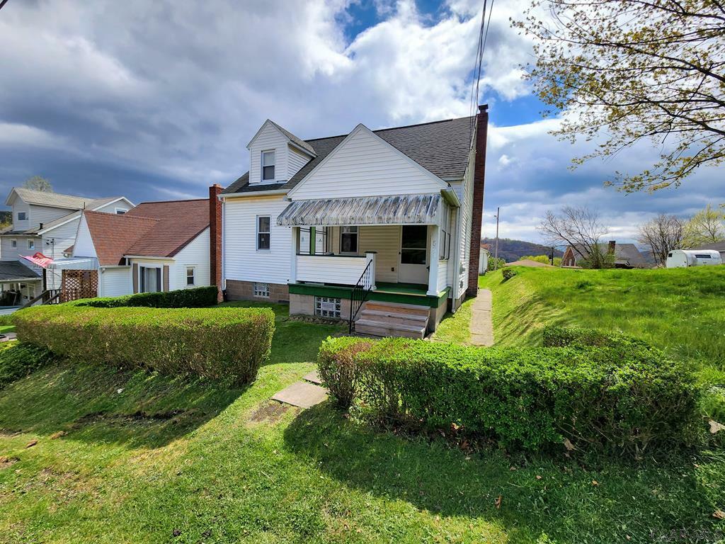 Property Photo:  526 Edith Ave  PA 15906 