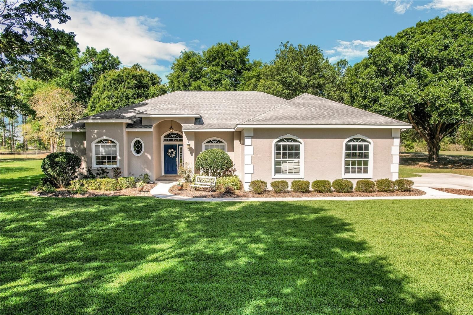 Property Photo: 19619 Eaglesview Circle FL 32784