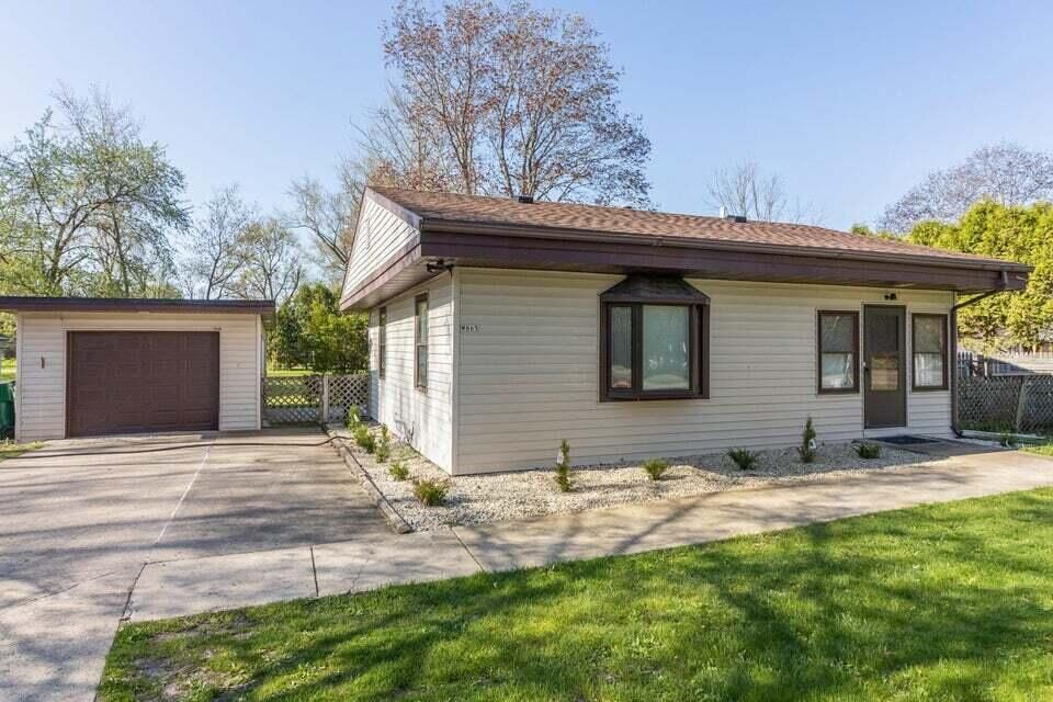 Property Photo: W865 Pell Lake Dr WI 53128