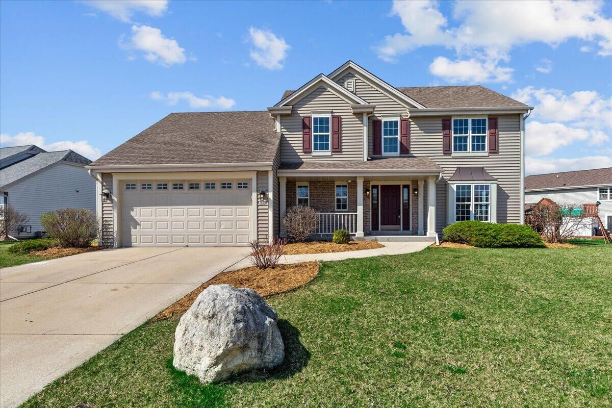 Property Photo:  1820 Prairie Dr  WI 53095 