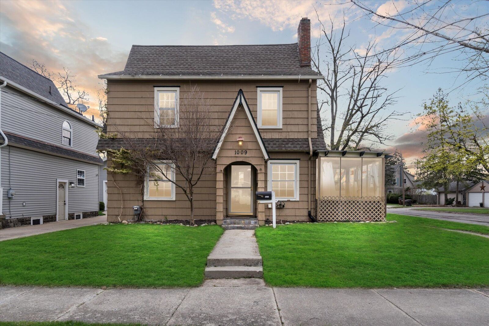 Property Photo: 1009 S Webster MI 49203
