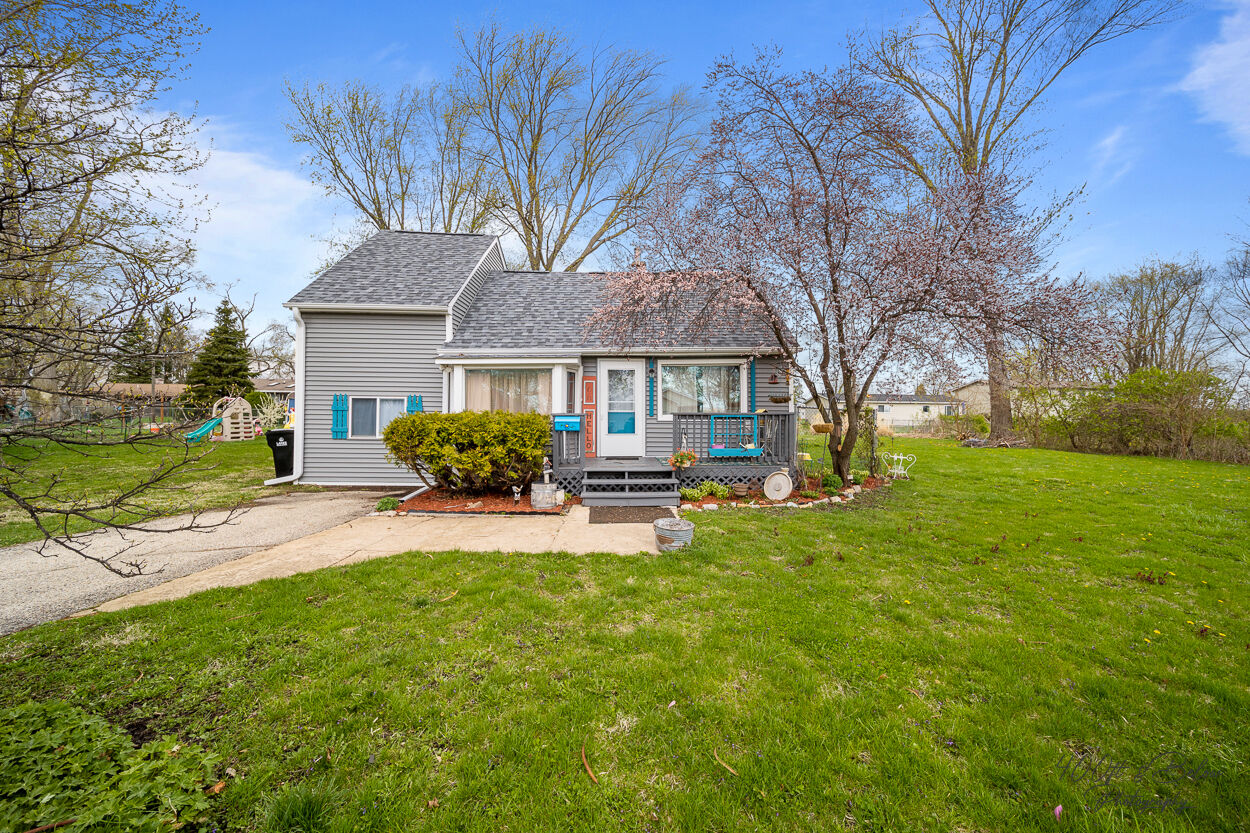 Property Photo: 6914 Seminole Drive IL 60097