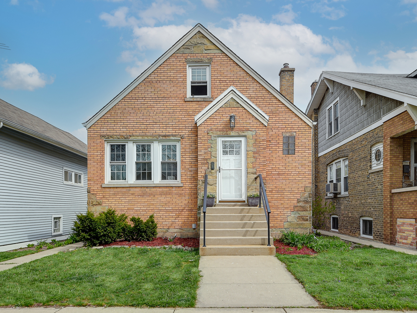 Property Photo:  5912 W Waveland Avenue  IL 60634 