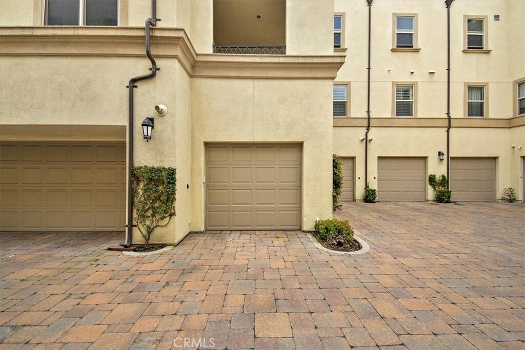 Property Photo:  524 S Anaheim Boulevard 10  CA 92805 