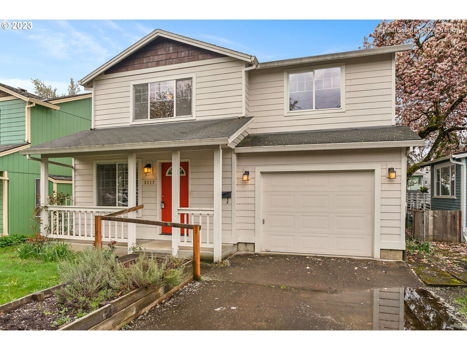 Property Photo: 3827 SE 41st Ave OR 97202