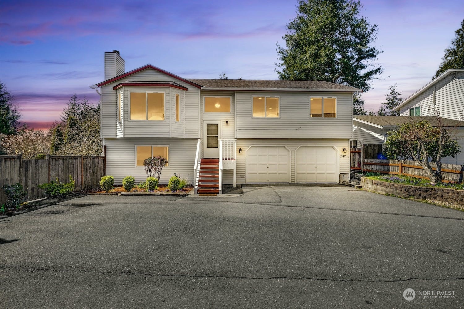 Property Photo:  2323 N 190th Street  WA 98133 