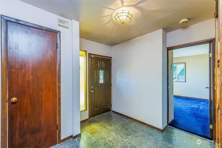 Property Photo: 1403 SW Thistle Street WA 98106