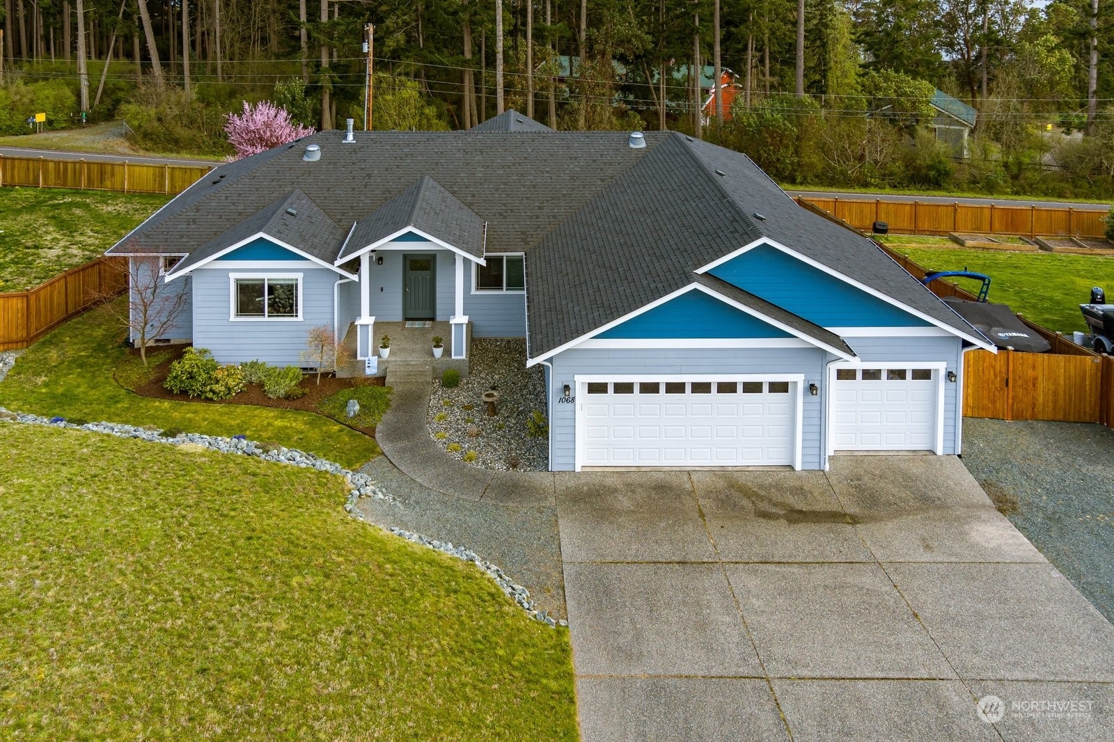 Property Photo:  1068 Lyle Ridge Circle  WA 98277 