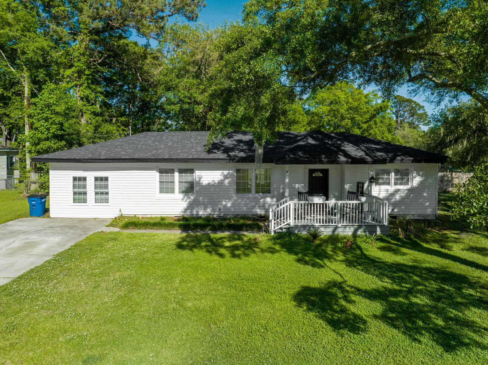 Property Photo:  404 Parkdale Dr Drive  SC 29414 