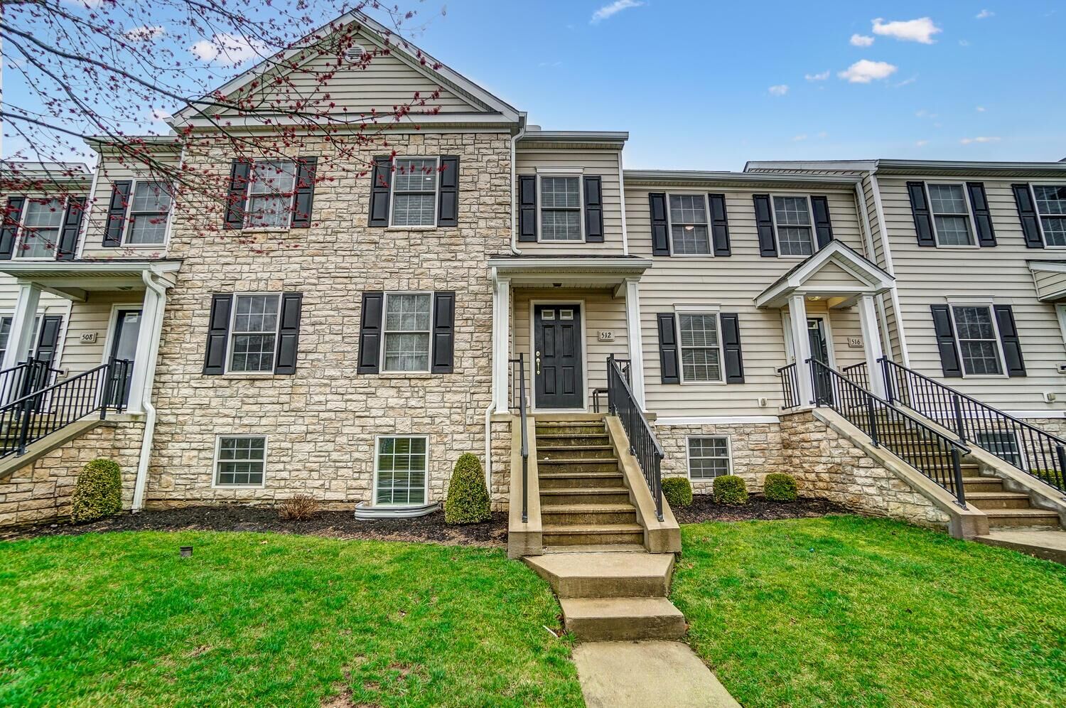 Property Photo:  512 Autumn Ridge Circle  OH 43147 