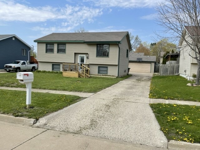 4228 E Clinton Avenue  Des Moines IA 50317 photo