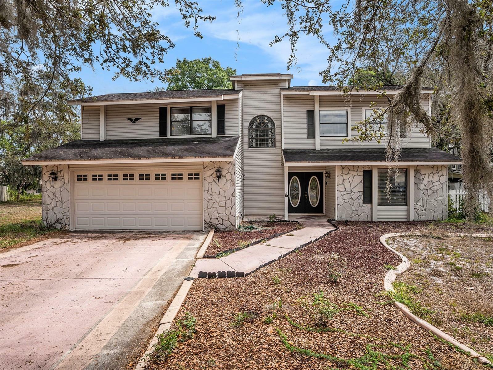 Property Photo: 1210 Moondale Court FL 33596