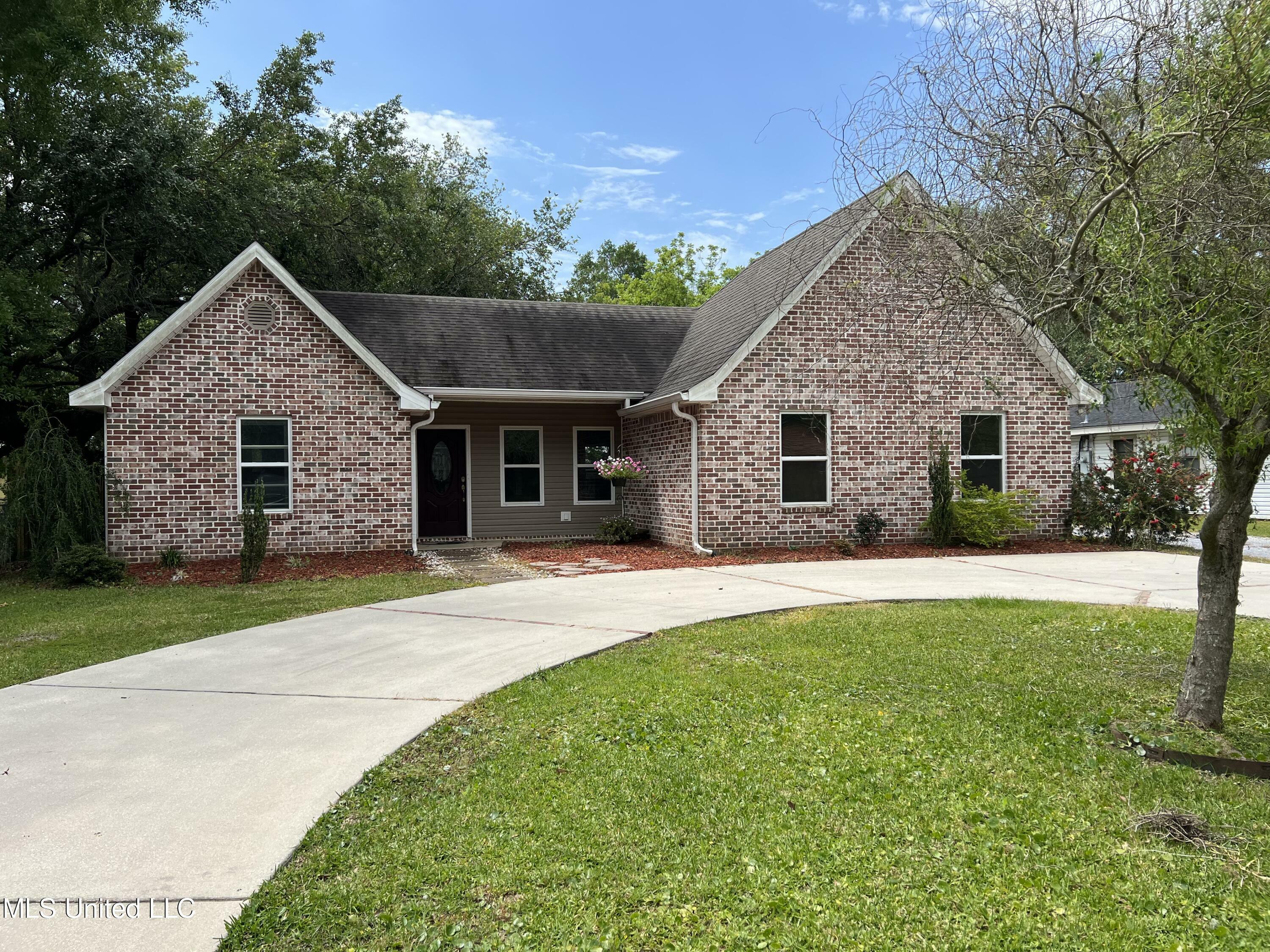 Property Photo: 2206 Jefferson Avenue MS 39567
