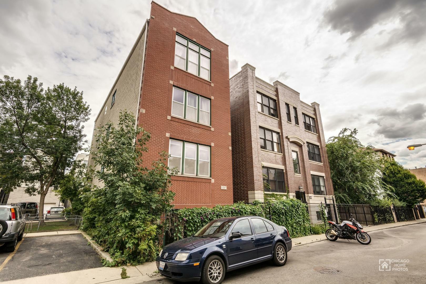 Property Photo: 1267 N Honore Street 1 IL 60622