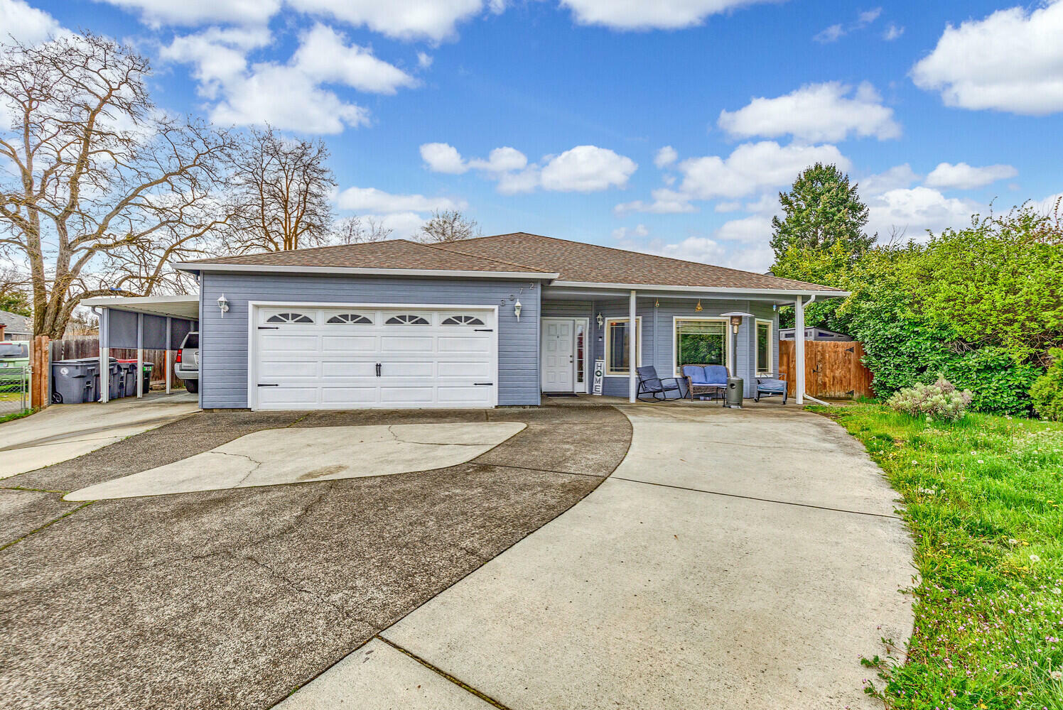 Property Photo: 3072 E McAndrews Road OR 97504