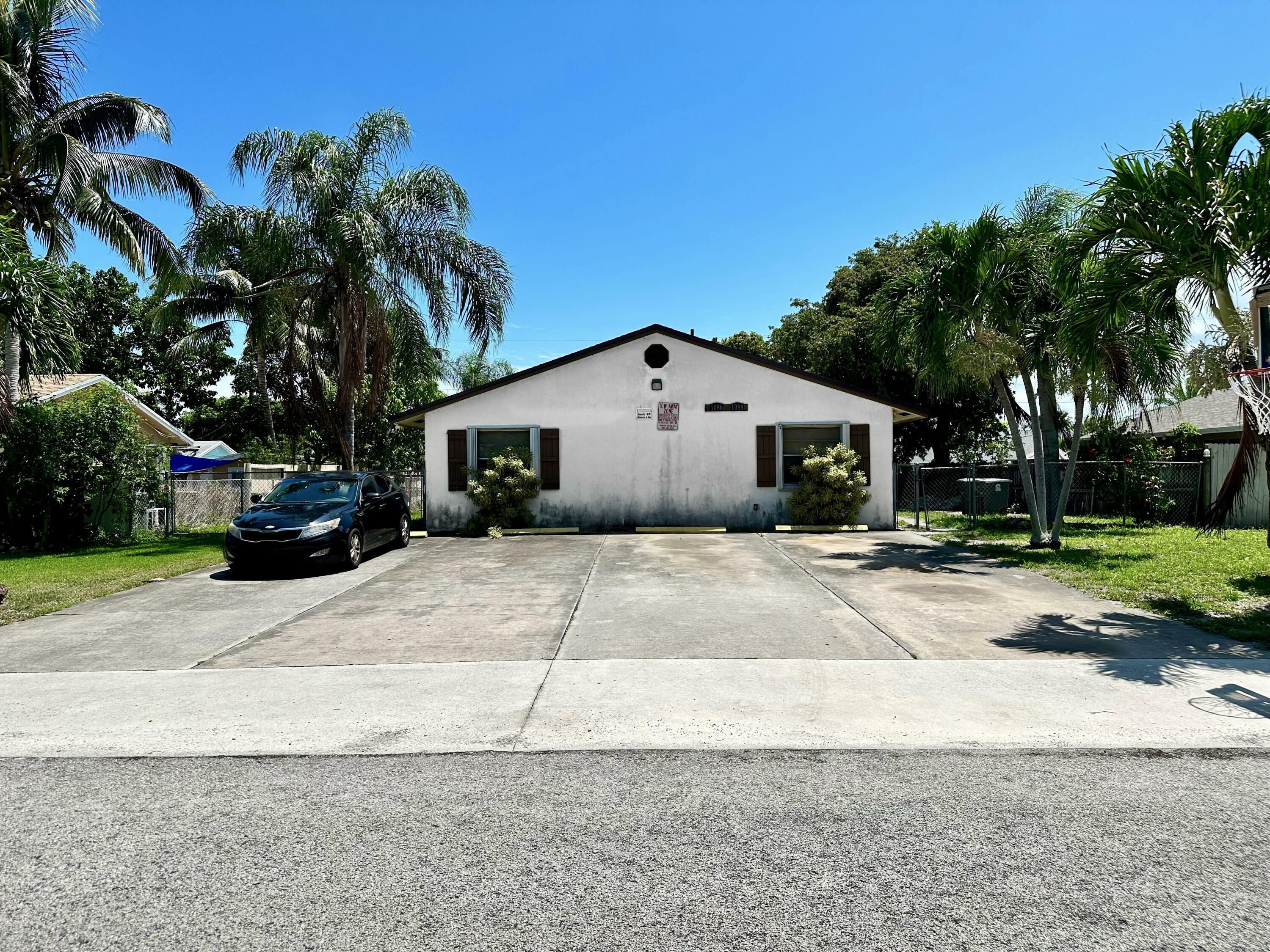 Property Photo:  1086 Oleander Road  FL 33462 