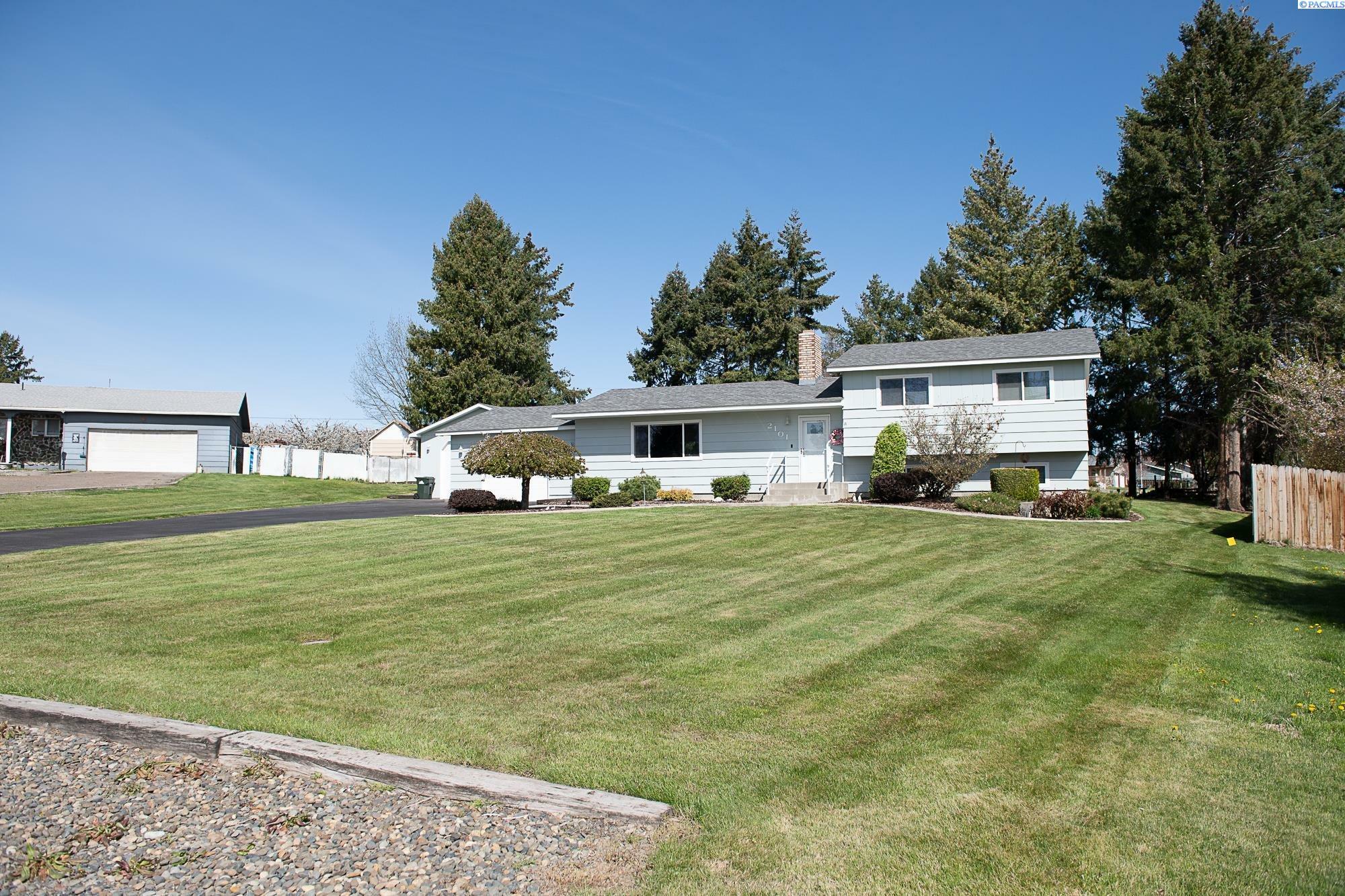 Property Photo:  2101 Hill Drive  WA 98930 