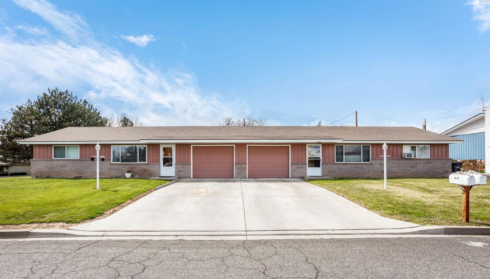 Property Photo: 1210 S 28th Ave WA 98902