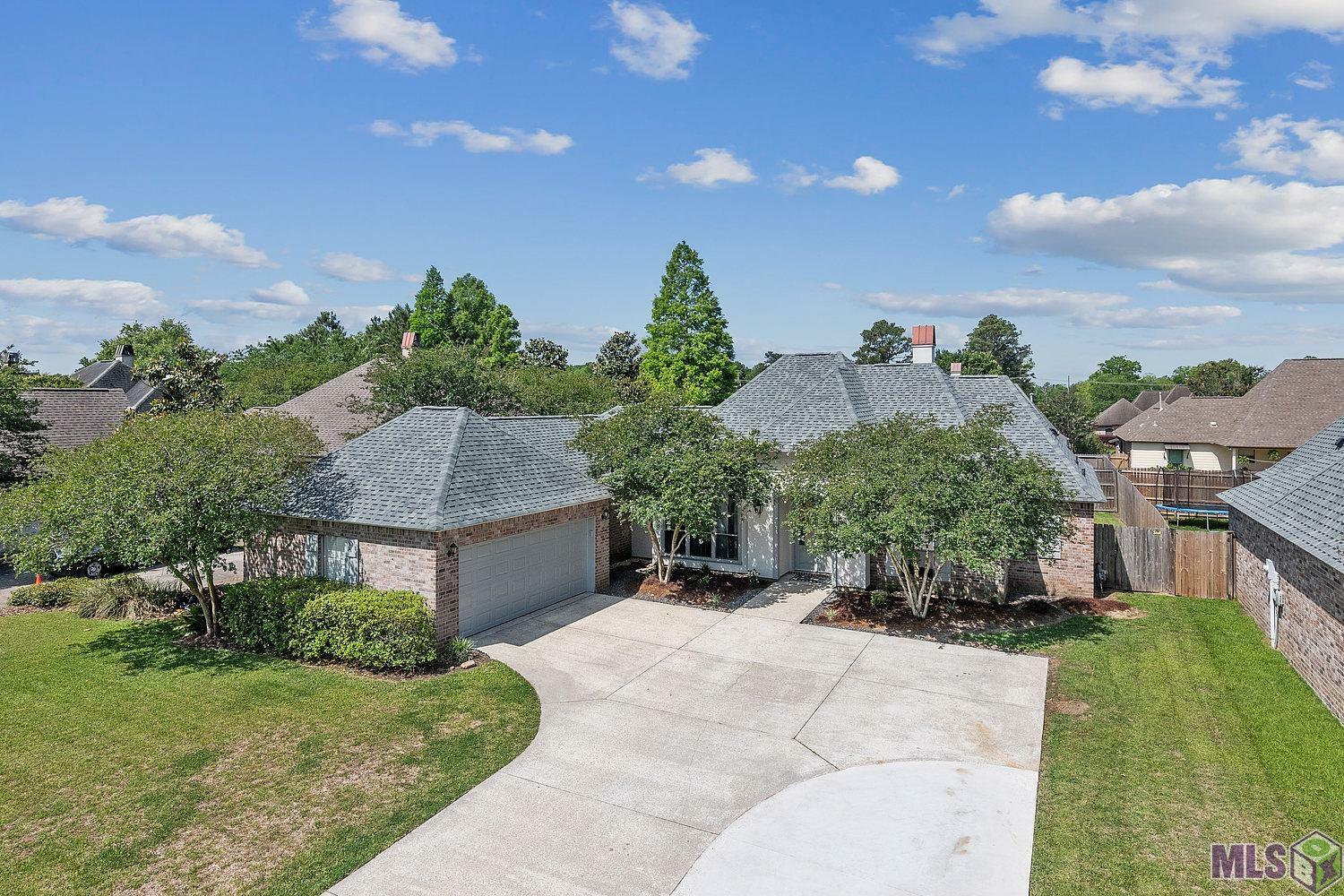 Property Photo: 12419 Mill House Dr LA 70734