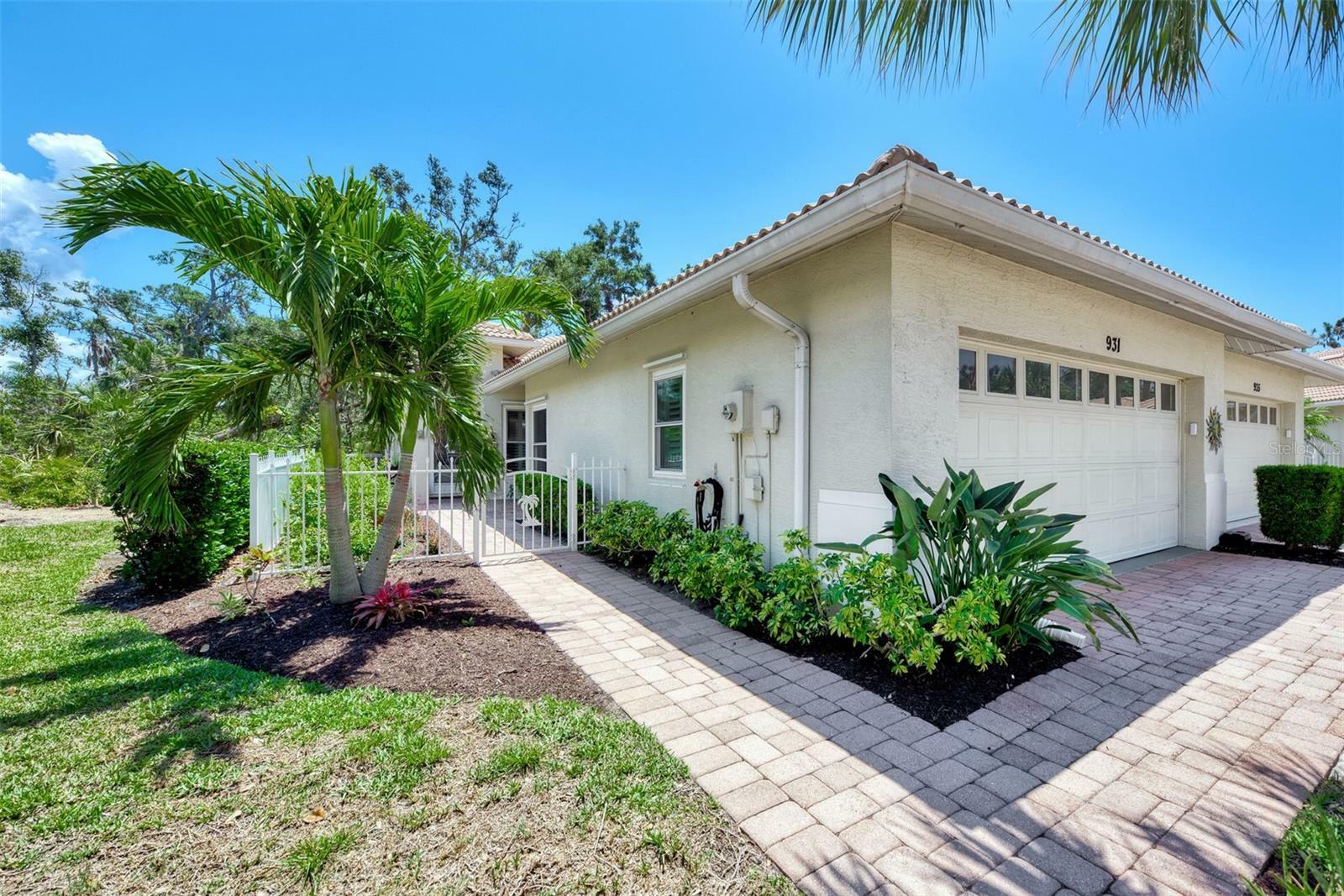 Property Photo:  931 Onager Court  FL 34223 